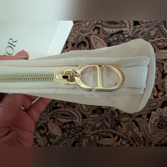 Dior Cream Floral Embroidered Cosmetic Bag New With Box - Picture 6 of 6